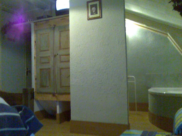 chambre, salle d'eau ,télé